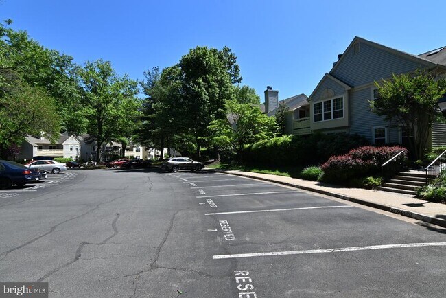 Building Photo - 2220 Springwood Dr