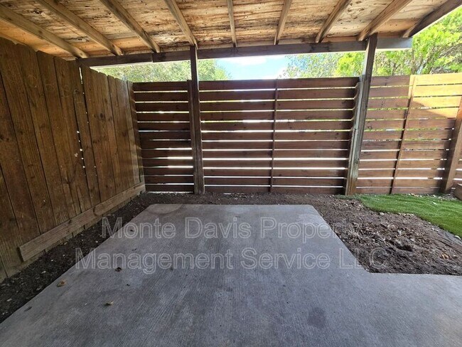 Building Photo - 1309 Southport Dr