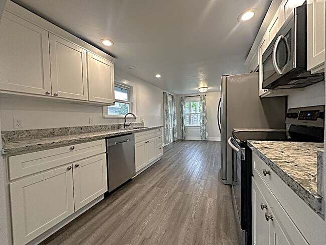 Building Photo - Cozy Meets Chic – 2BR Home with Outdoor Bliss!