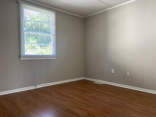 Building Photo - 3 Bedroom, 1 Bathroom House in High Point