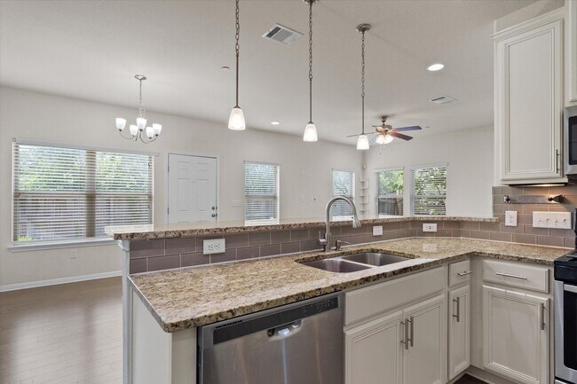Building Photo - 2304 S Lakeline Blvd