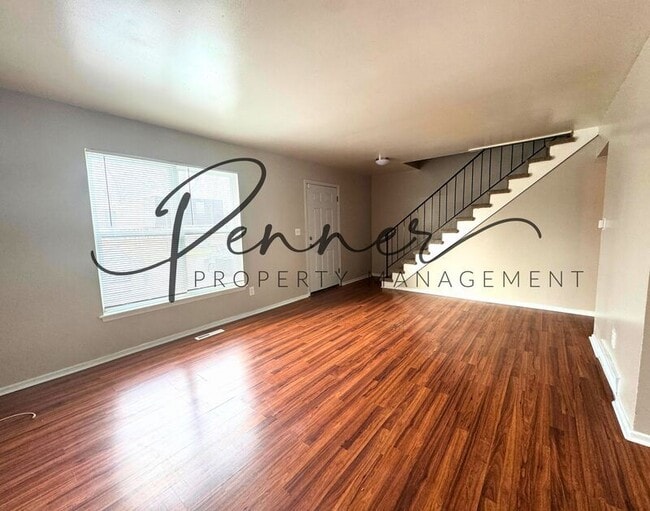 Building Photo - 214 N Oak Dr