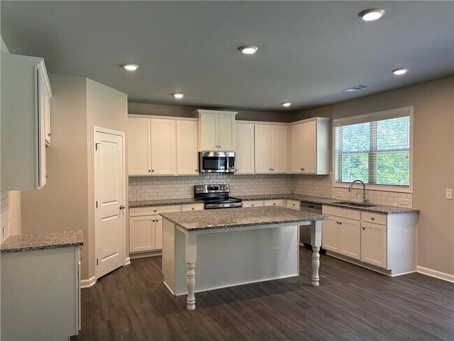 Building Photo - 2455 Sunny Hill Rd