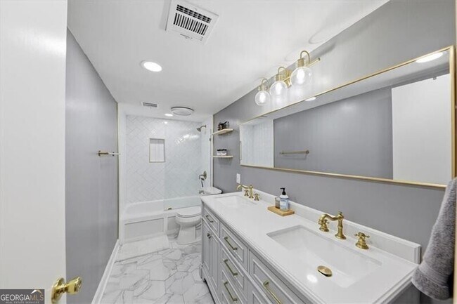 Building Photo - 133 Woodmere Square NW