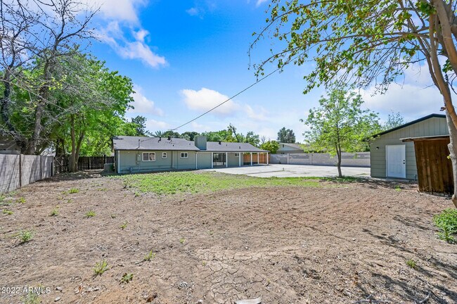 Building Photo - 1226 W Rancho Dr