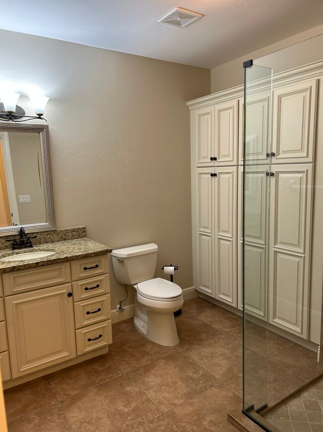 Building Photo - 4412 Vanda Dr