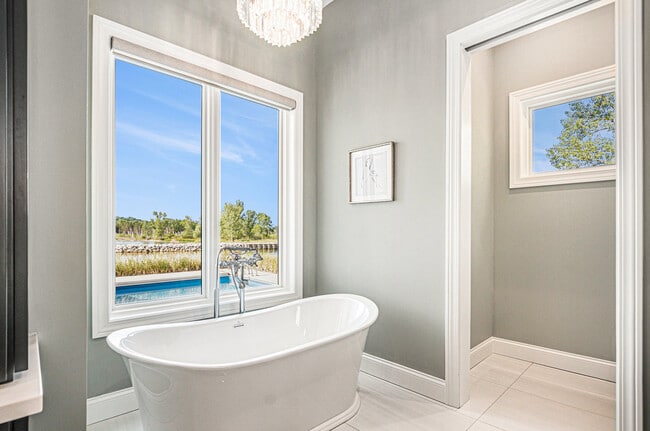 Building Photo - 6736 Saugatuck Bch Rd