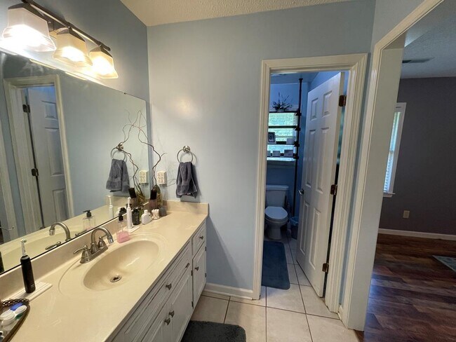 Building Photo - 350 Katydid St