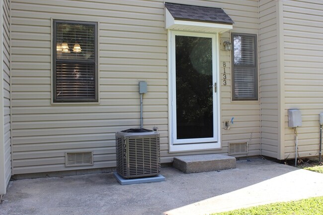 Building Photo - Duplex in Park Hill School District