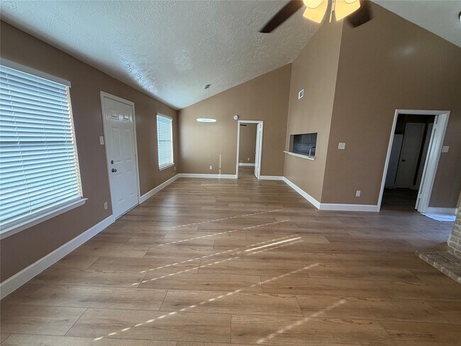 Building Photo - 17219 Foxfield Dr