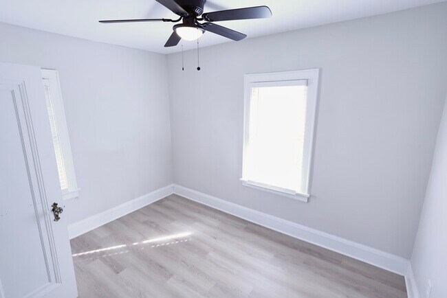 Building Photo - 295 Noble Ave