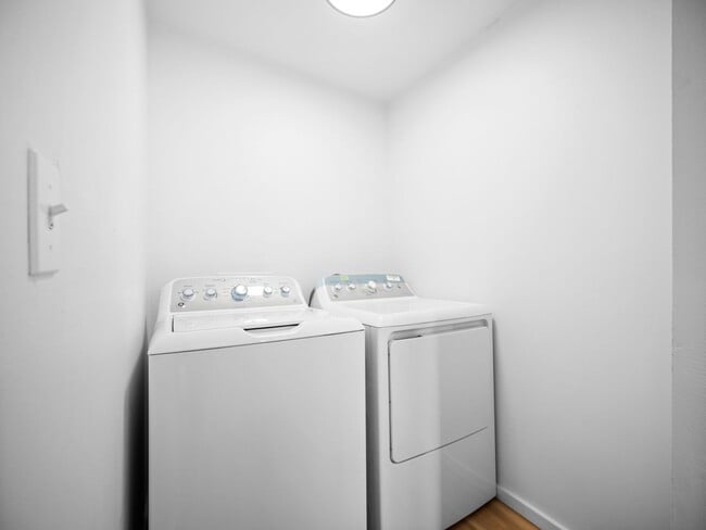 Building Photo - Quaint and Cute 1 Bedroom Close to Hospitals