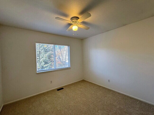 Building Photo - 4788 Laurelglen Ln