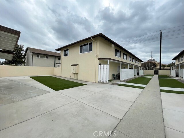 Building Photo - 880 N Campus Ave