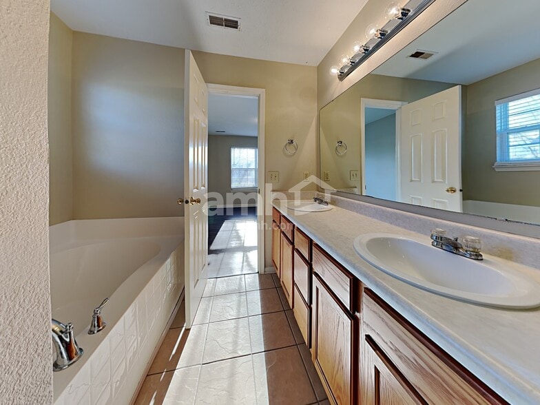 Building Photo - 16938 Maraschino Dr