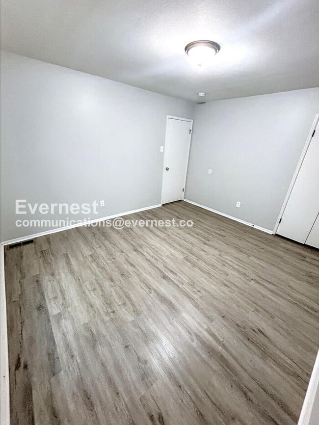 Building Photo - 12465 Shoreside Dr