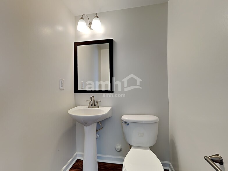 Building Photo - 1825 Beeson Park Ln