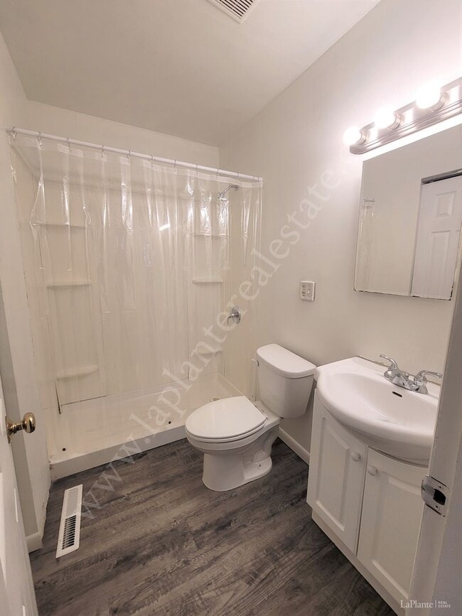 Building Photo - Three Bedroom Brick Ranch for Rent