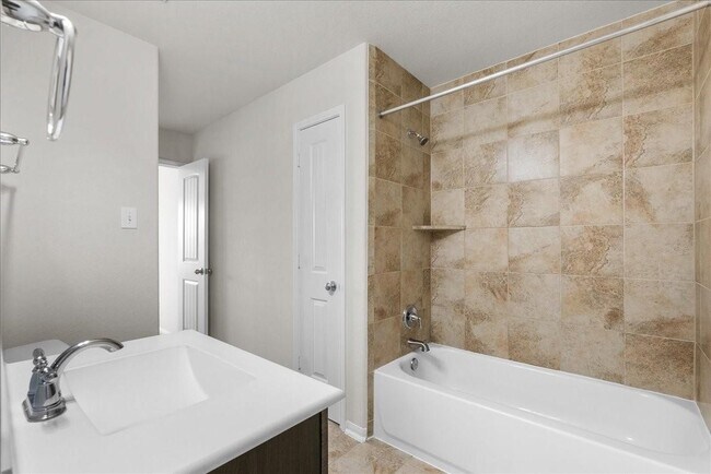 Building Photo - 2246 Oakleaf Trail Ln