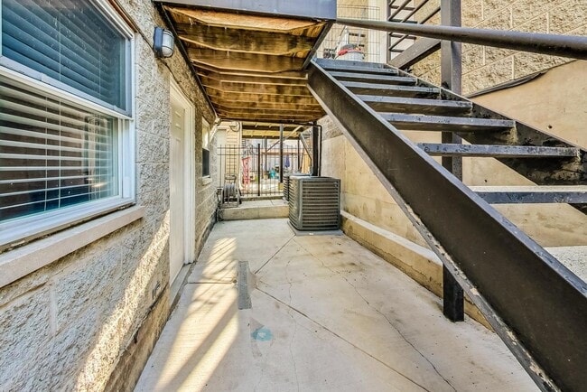 Building Photo - 2002 W Coulter St