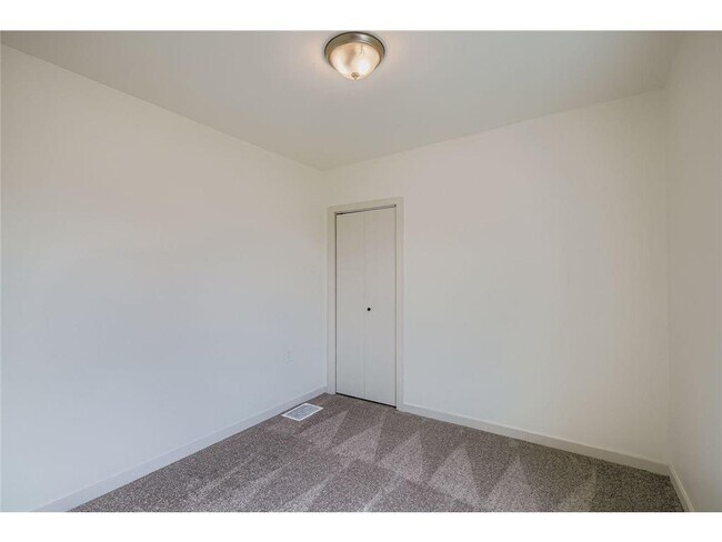 Building Photo - 610 Fairview Ave N