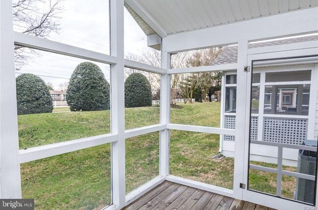 Building Photo - 117 Lakeside Dr