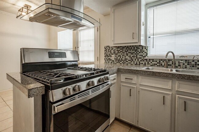 Building Photo - 7800 Northcrest Blvd