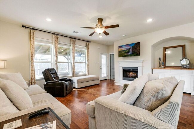 Building Photo - 5601 Fremont Dr
