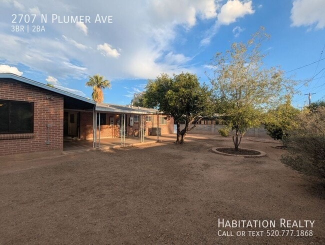 Building Photo - 2707 N Plumer Ave