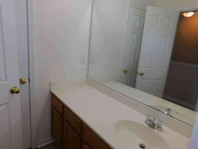 Building Photo - Wonderful 3br/2.5ba TH in excellent Apex location! One car garage! Available February 1st!