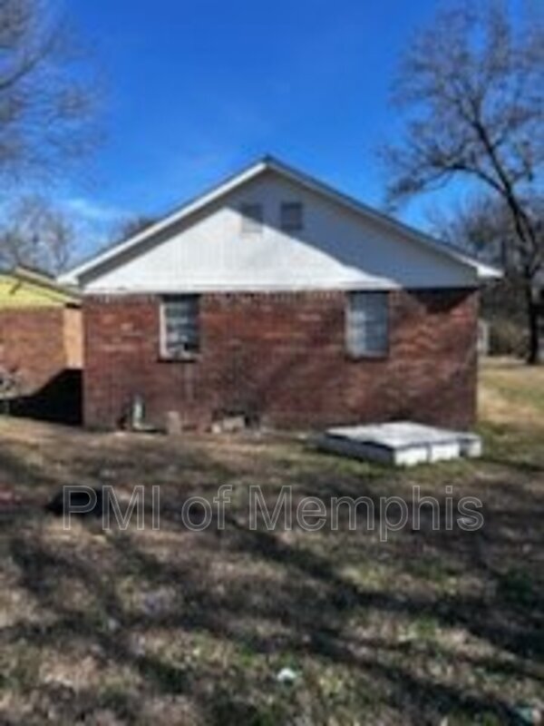 Building Photo - 1351 Austin St