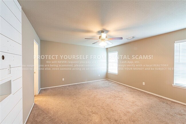 Building Photo - 1336 S Splash Dr