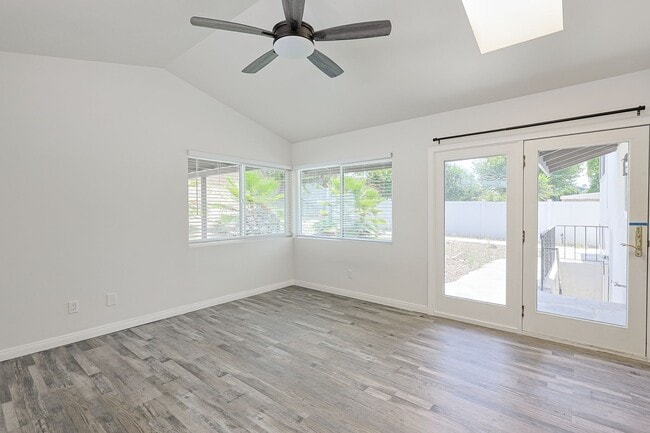 Building Photo - Spacious 5-Bedroom, 3-Bath Home – Convenie...