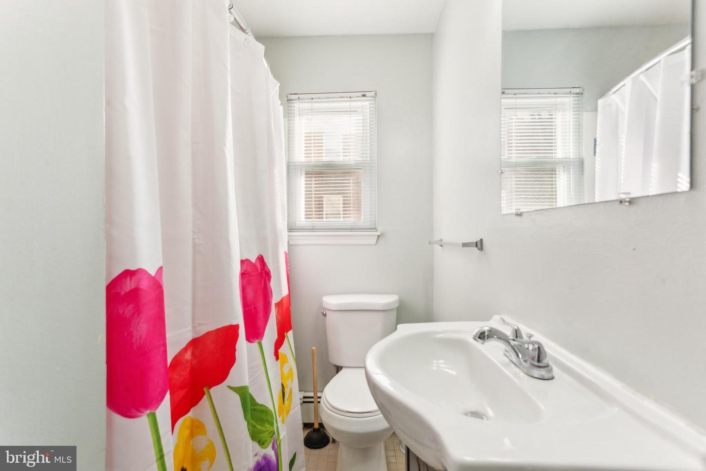 Building Photo - 657 Childs Ave