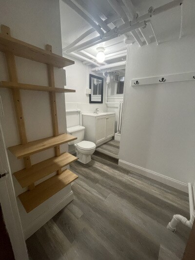 studio bath - 4 N 17th Ave E