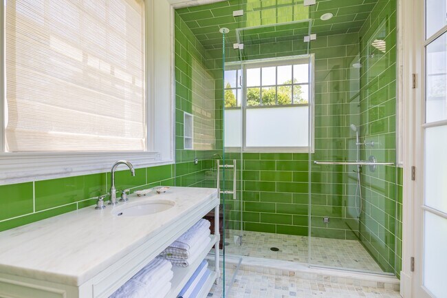 Building Photo - 59 First Neck Lane