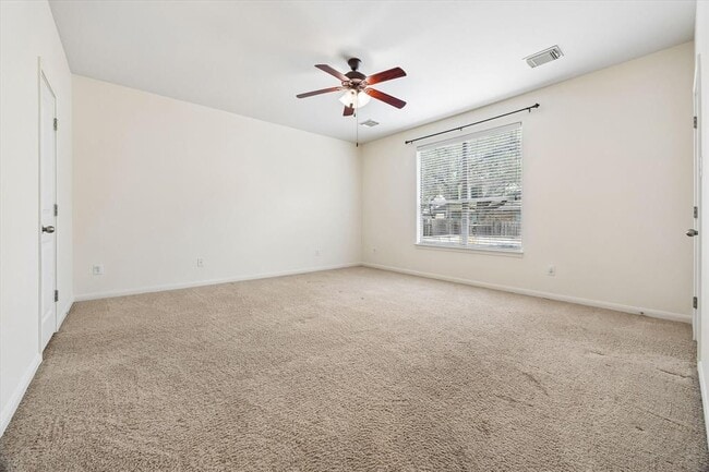 Building Photo - 206 Saddle Ridge Dr