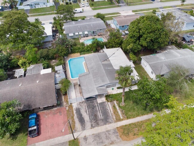 Building Photo - 700 SW 67th Ave
