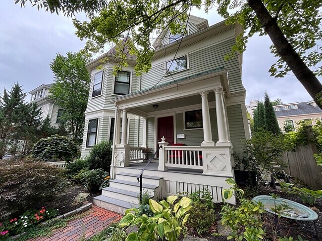 Building Photo - 328 Harvard St