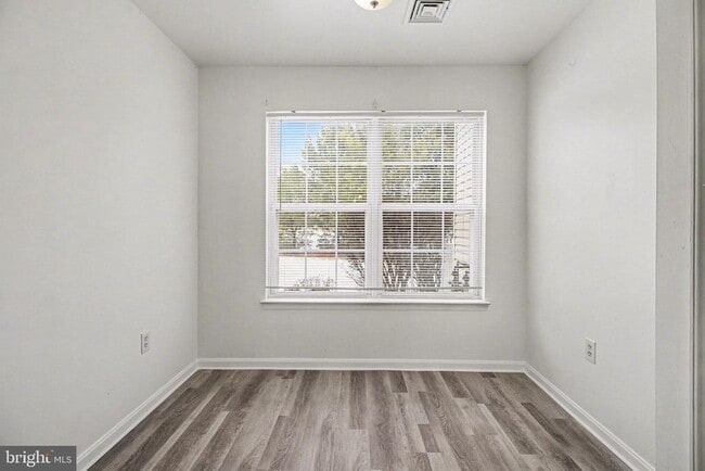 Building Photo - 6437 Terrace Ct