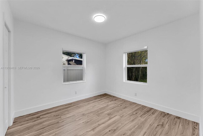 Building Photo - 2434 Coolidge St