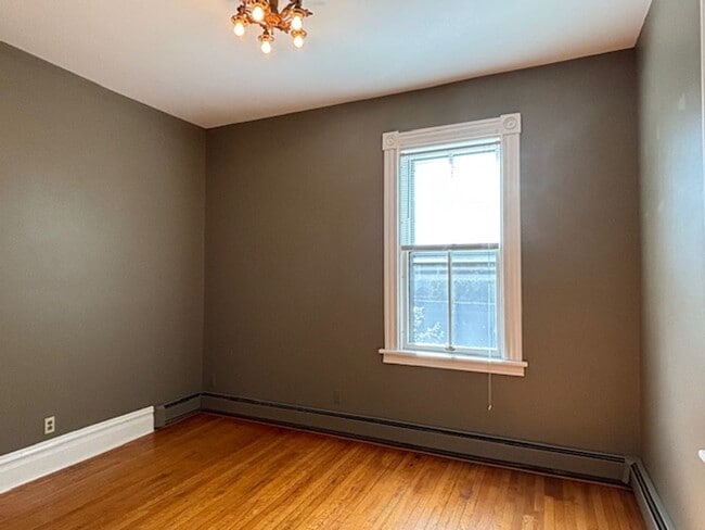 Building Photo - 462 Holly Ave