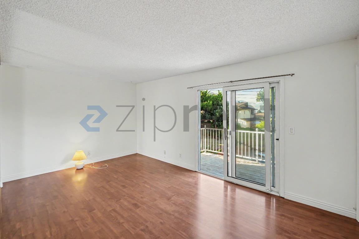 Building Photo - Unit