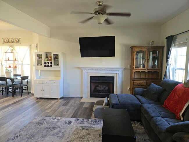 Building Photo - 213 Cottage Brook Ct