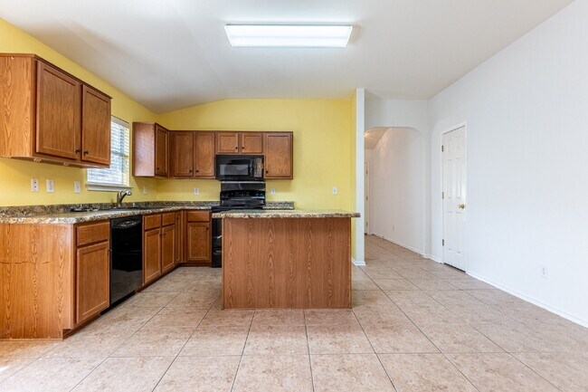 Building Photo - 8914 Walnut Springs