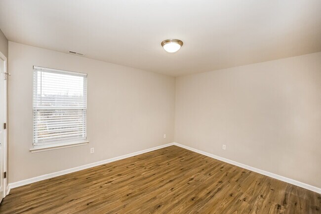 Building Photo - 255 Flanders Dr