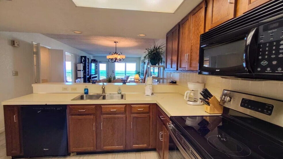 Building Photo - 2562 Gulf Blvd