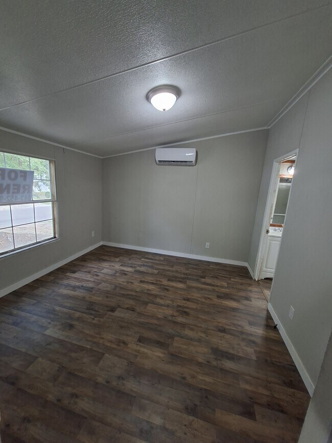Building Photo - 111 Carnes Blvd