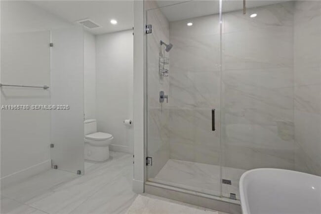 Building Photo - 17550 Collins Ave