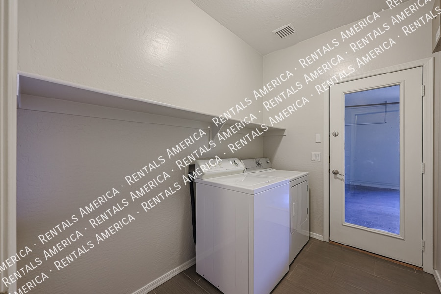 Building Photo - 15029 W Wethersfield Rd